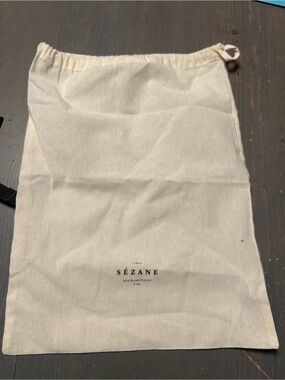 Sezane Paris dustbag
Nice condition